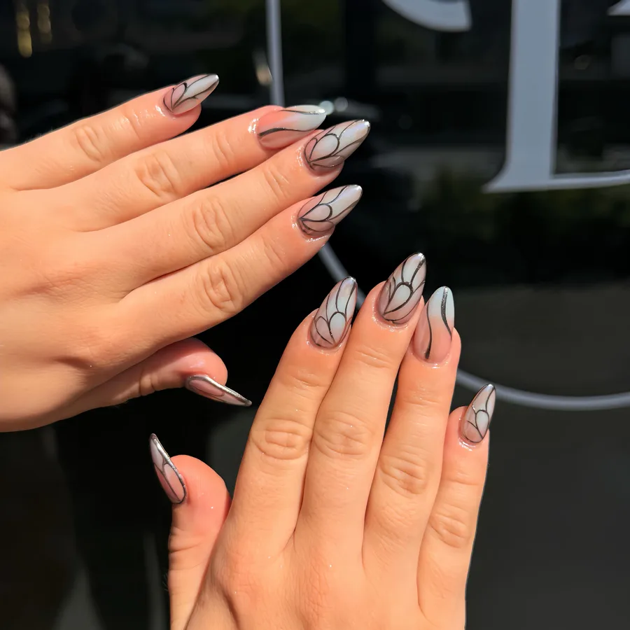 Chrome-Effekt, gestaltet bei Della Nails & Beauty