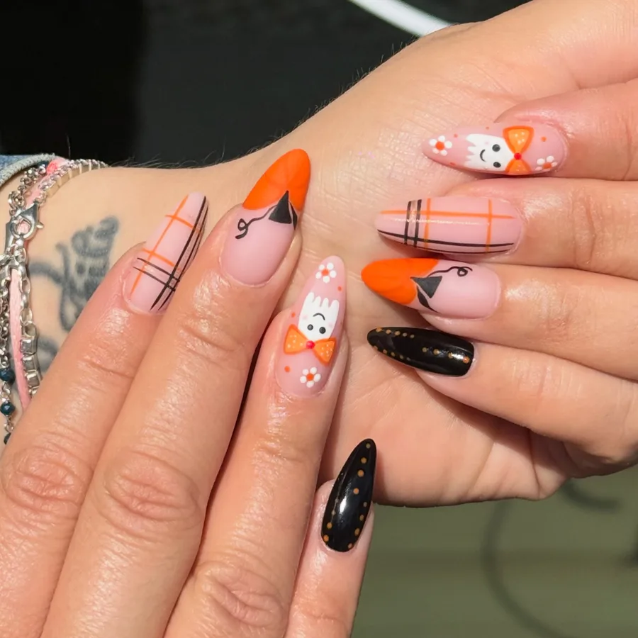 Herbstliche Nagelkunst, gestaltet bei Della Nails & Beauty